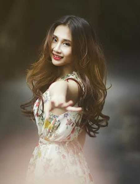 Nguyễn Phương Duyên, sinh năm 1994, đang học chuyên ngành Y tá, trường McGill University, Montreal, Canada. Phương đã bắt đầu đi du học Mỹ từ năm 16 tuổi, nhưng vừa chuyển qua Canada sống và học tập được hơn 1 năm. 