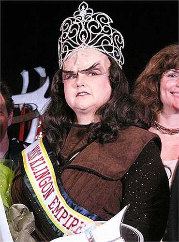 3. Hoa hậu đế chế Klingon: Đây là cuộc thi giành cho những fan nữ của loạt phim và truyện tranh huyền thoại Star Trek. Nó được tổ chức thường niên tại lễ hội hóa trang ở Atlanta. Những ứng viên tham gia sẽ ăn vận giống như các chiến binh nữ xinh đẹp người Klingon trong seri phim và truyện tranh Star Trek..