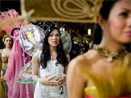 5. Hoa hậu Chuyển giới: Hoa hậu Chuyển giới (Miss Tiffany) cũng là một cuộc thi sắc đẹp đặc sắc thường được tổ chức ở Thái Lan. Các thí sinh tham dự đều là những người chuyển giới. Sự kiện này được tổ chức thường niên từ năm 2004 tới nay. Hoa hậu nổi tiếng nhất trong lịch sử cuộc thi là Nong Poy. Sau khi đăng quang, cô phát triển hình ảnh mạnh mẽ trong lĩnh vực giải trí không chỉ ở Thái mà còn ra khắp châu Á. 