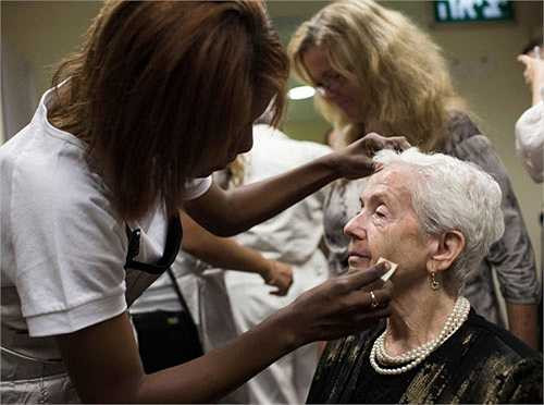 10. Hoa hậu Sống sót sau diệt chủng: Cuộc thi Hoa hậu Sống sốt sau diệt chủng (Miss Holocaust Survivor) nhắc nhở con người nhớ về tội ác của các cuộc thảm sát diệt chủng. Ngoài ra nó cũng nhằm tôn vinh những người có vẻ đẹp tinh nhần, những cá nhân dũng cảm vượt qua được gian khó, những chấn thương từ bi kịch để sống tốt. 