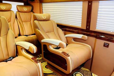 Ghế có độ ngã lưng rộng, dễ dàng điều chỉnh ngay tầm tay