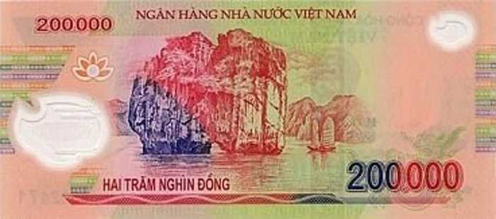 Hòn Đỉnh Hương ở Vịnh Hạ Long, Quảng Ninh.