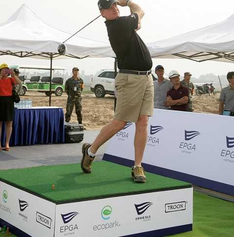 Huyền thoại golf thế giới: Chơi golf rèn sức khỏe, tính kỷ luật, trung thực