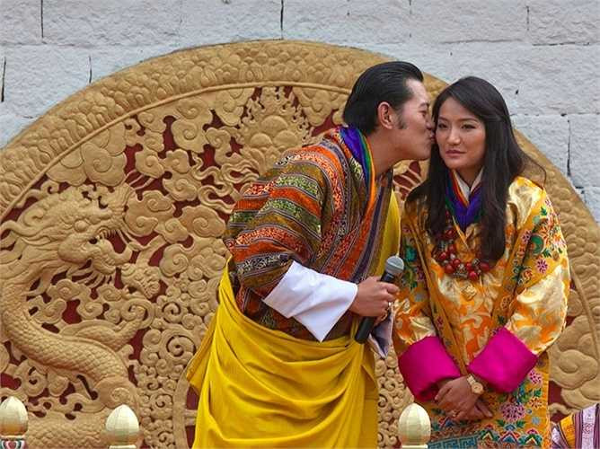 9. Bhutan - 110,7%: Nền kinh tế nhỏ bé của châu Á này được liên kết chặt chẽ và phụ thuộc khá nhiều vào Ấn Độ để được hỗ trợ về tài chính và lao động nước ngoài cho cơ sở hạ tầng.