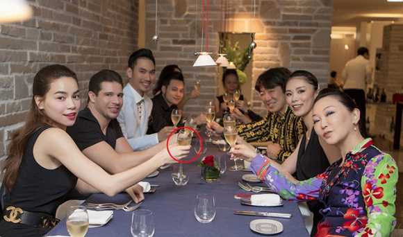 Hồ Ngọc Hà bị chê cầm ly rượu kém sang