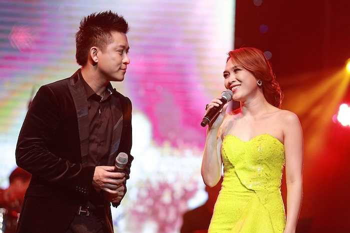 Mỹ Tâm cũng khiến khán giả thích thú khi trêu đùa Tuấn Hưng: 'Cũng may mà anh Tuấn Hưng có vợ rồi chứ không làm sao mà chịu nổi...'