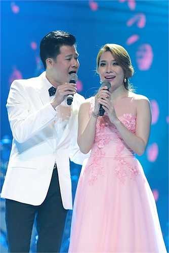 Sau đó, anh cùng với Mỹ Tâm thể hiện đầy ngọt ngào bản Mashup Tóc gió thôi bay và Về đi em. 