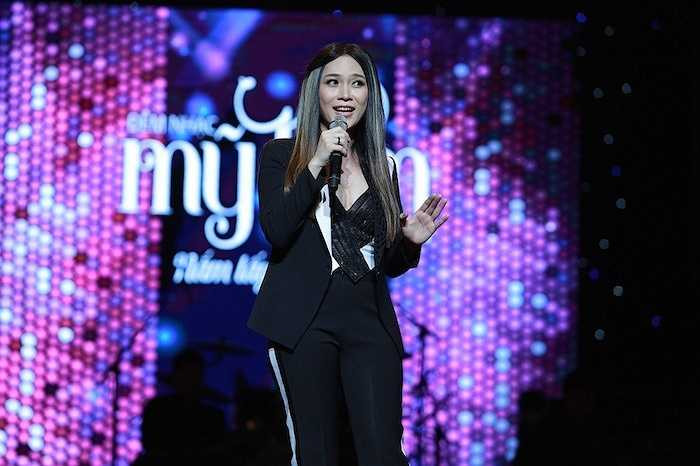 'Tâm luôn xem khán giả ở Hà Nội như là người thân, chính vì thế mà bản thân luôn có cảm giác thân thuộc, gần gũi.', cô nói.