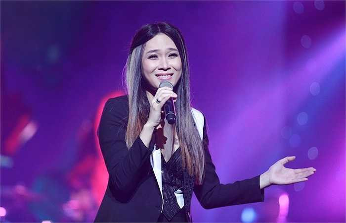 Ngay liền sau không khí sôi động, Mỹ Tâm tiếp tục đưa khán giả đến không gian nhẹ nhàng, sâu lắng với Gửi tình yêu của em, Chuyện như chưa bắt đầu, Và em có anh và liên khúc Sự thật ta yêu nhau. 