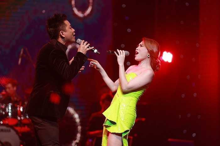 Cả hai đã cùng nhau song ca nhạc phẩm Em và tôi của nhạc sỹ Thanh Tùng. 