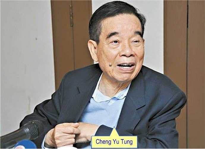 1. Cheng Yu-tung (90 tuổi), tài sản 19,6 tỷ USD: Cheng Yu-tung, Chủ tịch danh dự của hãng bán lẻ đồ trang sức lớn nhất thế giới Chow Tai Fook Jewellery Group. Với tài sản ước tính khoảng 19,6 tỷ USD, ông giàu gấp 3 lần đối thủ cạnh tranh Beny Steinmetz – người có số tài sản gần với ông nhất trong danh sách những đại gia kim cương giàu nhất thế giới. Tập đoàn Chow Tai Fook Jewellery ở Hong Kong ra đời vào năm 1938 và đến nay đã có một mạng lưới cửa hàng phân phối rộng lớn với hơn 1.800 cửa hàng t