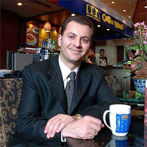 9. Fred Mouawad, 47 tuổi, tài sản 1,1 tỷ USD: Fred Mouawad là một trong 3 người đồng giám hộ của công ty kinh doanh đồ trang sức Mouawad tại trụ sở tại Geneva (Thụy Sĩ). Mouawad là một trong những thành viên gia đình đang điều hành công ty kinh doanh đồ trang sức được thành lập từ những năm 1890. Ông là người đứng đầu bộ phận kim cương của công ty.