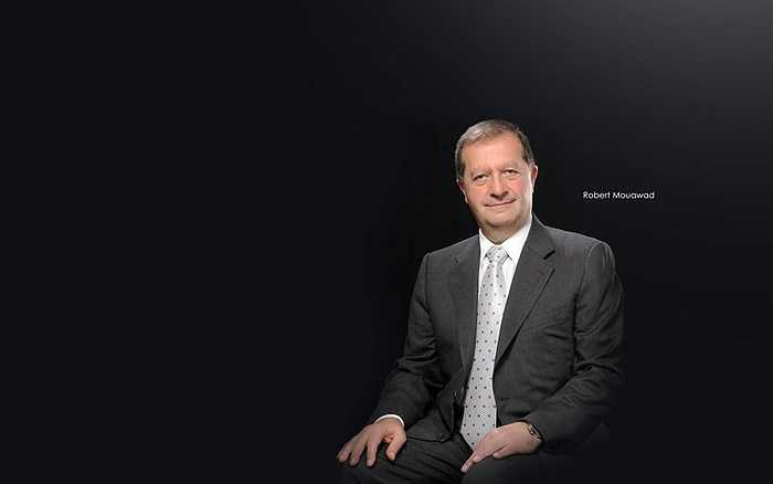 10. Robert Mouawad Fayez, tài sản 1 tỷ USD: Robert Mouawad là thế hệ thứ ba của gia đình kim cương Mouawad. Gia đình này sở hữu công ty đồ trang sức Mouawad tại Geneva, Thụy Sĩ. Năm 1990, Robert Fayez Mouawad gây chấn động khi mua viên kim cương nặng 101,84 carat với giá 12,76 triệu USD, mức giá đắt nhất cho một viên kim cương giọt lệ thời bấy giờ