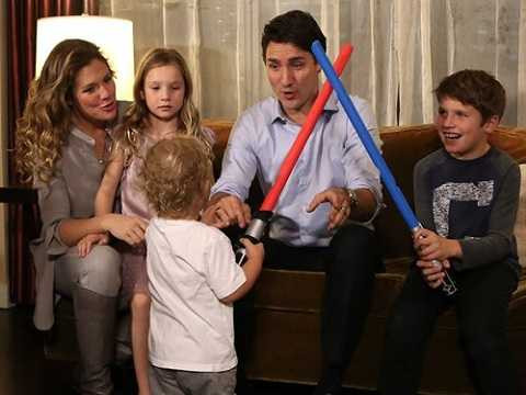Tân Thủ tướng Justin Trudeau hạnh phúc bên gia đình