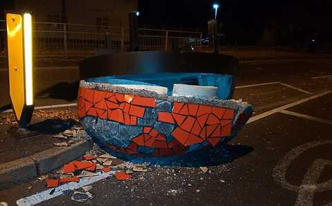 Cảnh sát mô tả hiện trường giống vụ tai nạn của UFO Cảnh sát mô tả hiện trường giống vụ tai nạn của UFO