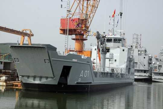 Tàu chở quân Ro ro 5612 số 1 - Ảnh: Báo Quảng Ninh