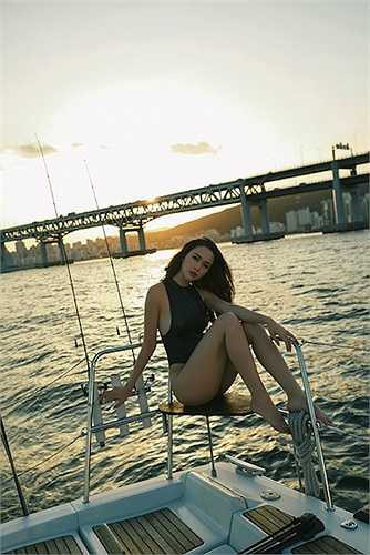 Sau khi tham gia Quyên, Vũ Ngọc Anh vẫn đang trong quá trình chọn lựa thật kỹ lưỡng cho mình một vai diễn thứ hai để ra mắt công chúng Việt mặc dù liên tục nhận được những lời mời từ các phim bom tấn trong nước.