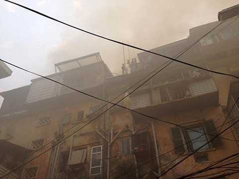 Khói bụi bốc cao hàng chục mét