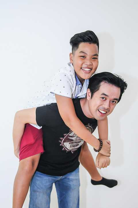 Huấn luyện viên Dương Khắc Linh và học trò Tiến Quang.