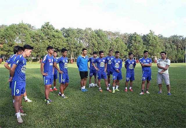 Trong khung gỗ, Tô Vĩnh Lợi thậm chí có chuyên môn tốt hơn nhiều so với Minh Nhựt.