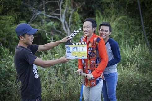 Hoài Lâm tham gia đóng phim với vai diễn đầu tiên cùng cha nuôi.