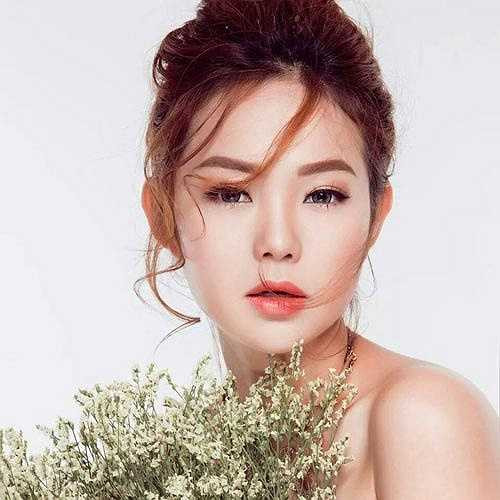 Sở hữu đường cong quyến rũ, đặc biệt là vòng 1 và 2 của Minh Hằng khiến cô không thể vắng mặt trong danh sách này. 