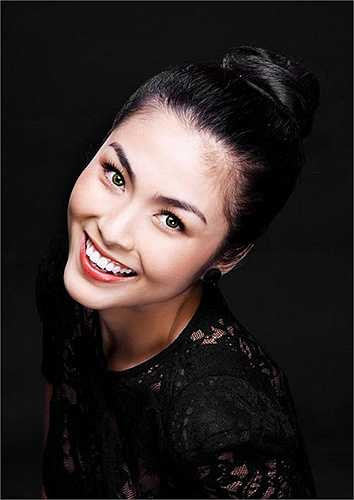 Khỏi phải nói, vẻ đẹp sang trọng, quý phái, lối sống sạch, giản dị và không scandal của Hà Tăng cũng khiến người khác dễ dàng yêu mến cô. 