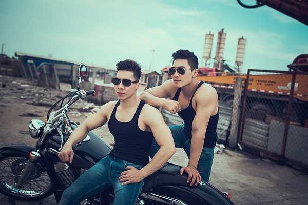 Bảng thành tích của Quốc Cơ và Quốc Nghiệp có thể kể đến như: 3 Huy Chương vàng , 3 Huy Chương Bạc tại các kì Liên Hoan xiếc Quốc tế tổ chức tại Ý, Nga, Trung Quốc, CuBa và các nước khác, 2 giải đặc biệt tại Festival Xiếc Monte Carlo , Monaco….và nhiều giải thưởng khác.