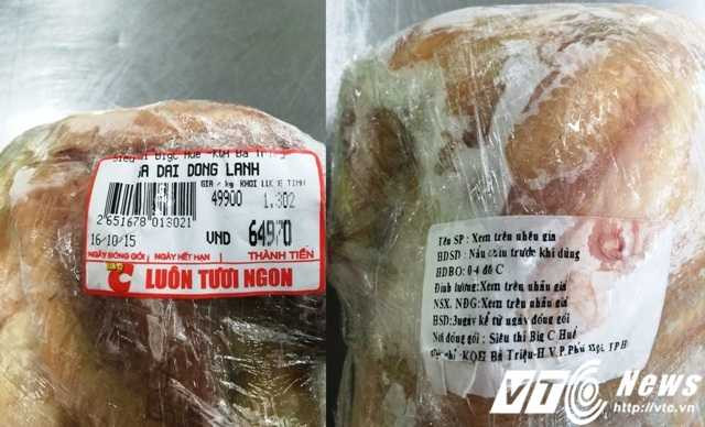 Mặt hàng “gà dai đông lạnh” đã hết hạn sử dụng (căn cứ trên tem của sản phẩm) nhưng vẫn được bày bán (Ảnh: Nguyễn Vương)