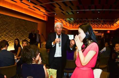 Hà Phương vinh dự khi được diễn viên Richard Gere giới thiệu.