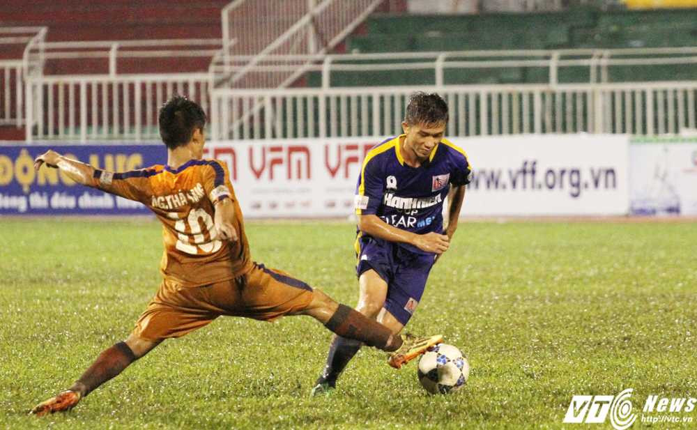 Trận đấu giữa U21 SHB.Đà Nẵng 3-0 U21 Sanatech Khánh Hòa hấp dẫn tới phút cuối cùng (Ảnh: Hoàng Tùng)