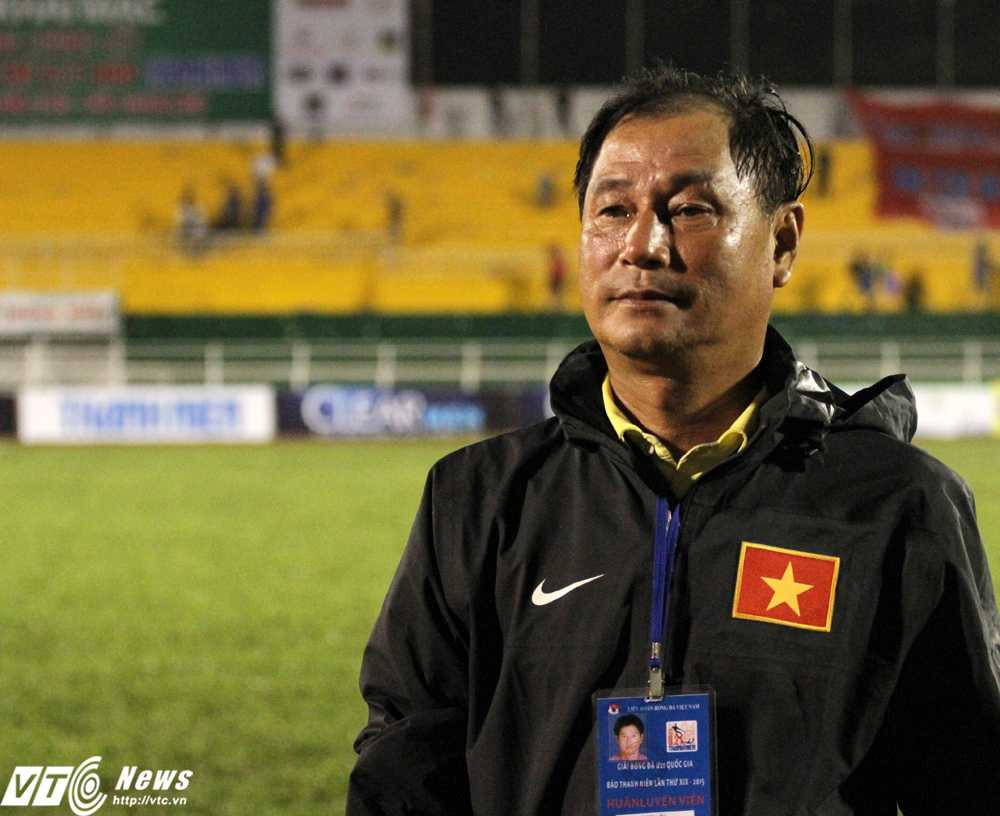 HLV Lê Văn Tú U21 Sanatech Khánh Hòa