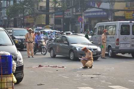 Kẹt xe kinh hoàng sau 3 tai nạn liên tiếp trong vài phút ở TP.HCM