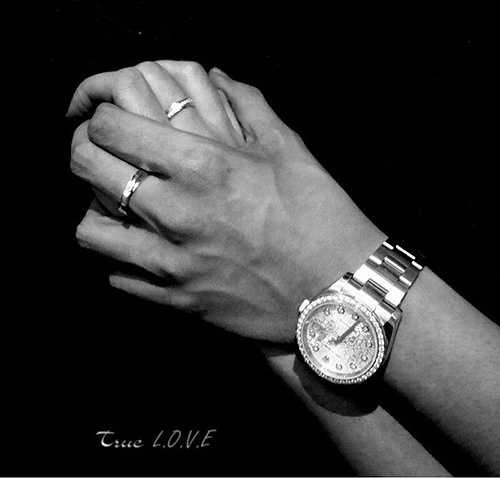 Trên trang cá nhân, Phan Thành thường xuyên chia sẻ hình ảnh tình cảm của cặp đôi