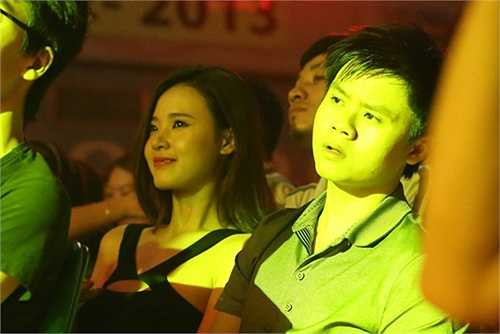 Tháng 11/2013, Phan Thành hộ tống bạn gái tới một chương trình ca nhạc. Sau khi chia tay với bạn trai đầu tiên hơn một năm, Midu chính thức tìm được niềm vui mới bên Phan Thành.