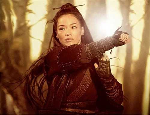 Thư Kỳ vừa mới có một bộ phim hành động võ thuật gây tiếng vang trong năm 2015 Nhiếp Ẩn Nương. Trong phim, Thư Kỳ vào vai một nữ sát thủ có võ công cao cường, được giao trọng trách ám sát chính vị hôn phu của mình.