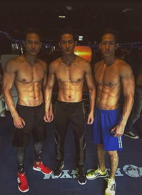 Thân hình vạm vỡ, sáu múi hấp dẫn 'hút hồn' fan nữ.