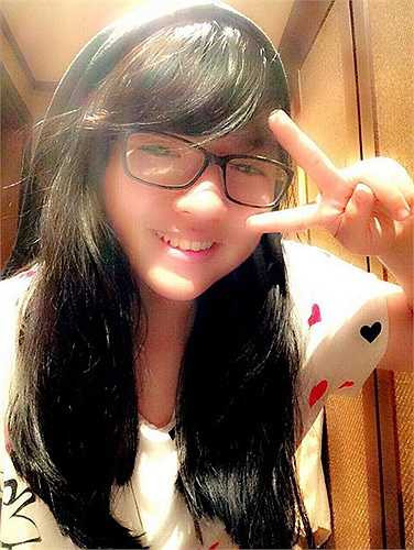 Năm nay, Gia Bảo đã trở thành học sinh trung học. Cô bé sinh năm 2003.