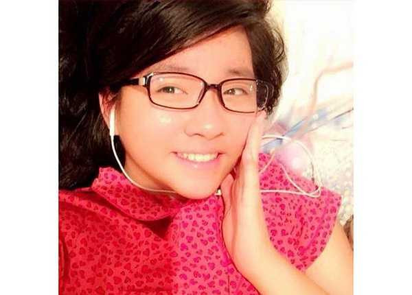 Gương mặt Gia Bảo có nhiều nét giống mẹ, nhất là sống mũi cao và nụ cười tươi.