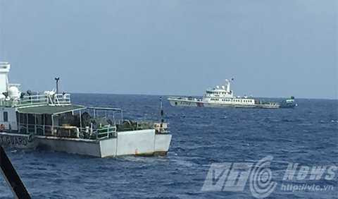 Phút gay cấn, tàu SAR 412, tàu Trung Quốc cản trở, cứu tàu cá, bị nạn, Hoàng Sa