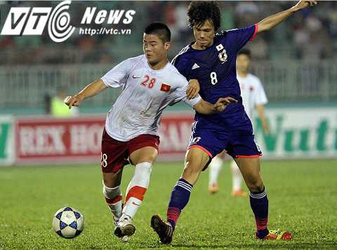 Tiền vệ Duy Mạnh từng thi đấu tại sân Thống Nhất hồi giải U19 Quốc tế đầu năm 2014 (Ảnh: Quang Minh)