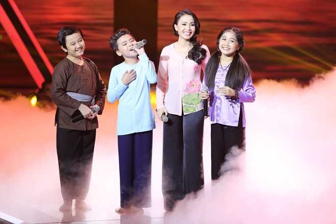 Cẩm Ly bên dàn thí sinh