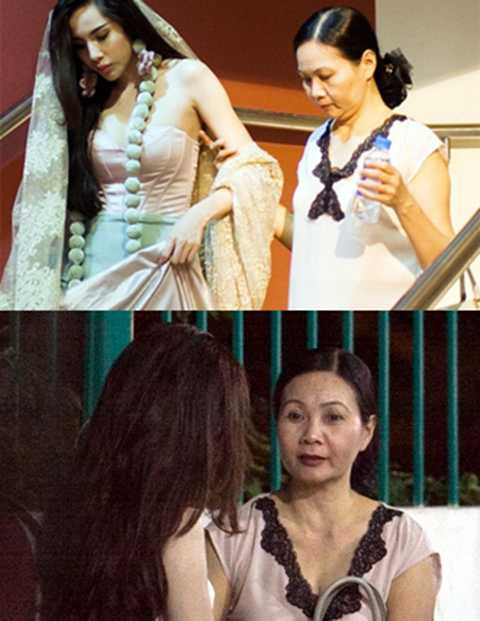 Ca sĩ Thủy Tiên từng mất cha khi mới 9 tuổi. Mẹ là người luôn đồng hành cùng cô trong những đêm diễn. Ca sĩ Thủy Tiên từng mất cha khi mới 9 tuổi. Mẹ là người luôn đồng hành cùng cô trong những đêm diễn.