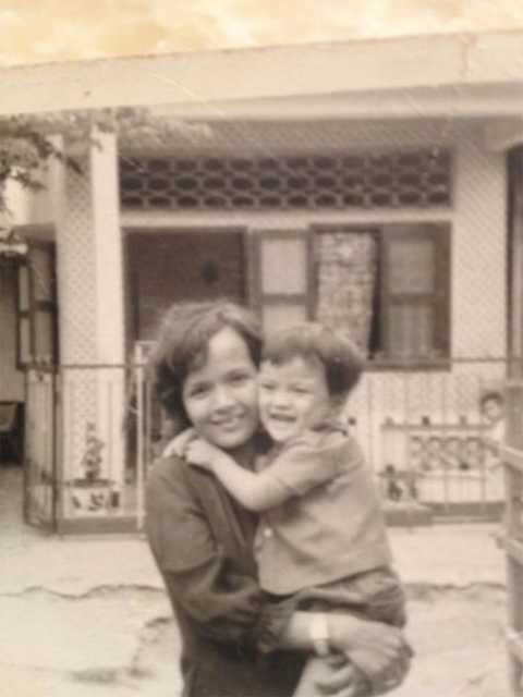 Đàm Vĩnh Hưng và mẹ khi còn nhỏ. Đàm Vĩnh Hưng và mẹ khi còn nhỏ.