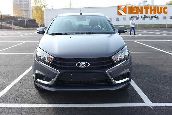 Hãng sản xuất xe AvtoVAZ tại Nga vừa đưa mẫu Sedan Lada Vesta lên dây chuyền sản xuất hàng loạt và dự tính sẽ tung ra thị trường vào ngày 25/11/2015.