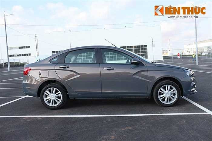 Từng được biết đến dưới dạng concept, Lada Vesta giờ đây đã chính thức trở thành bản thương mại để cạnh tranh với Hyundai Solaris và Kia Rio - hai mẫu xe đang hot tại Nga cũng như nhiều thị trường khác.