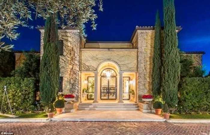 Đây là quang cảnh bên trong phòng ăn lớn, chủ yếu dùng cho các bữa tiệc tại gia