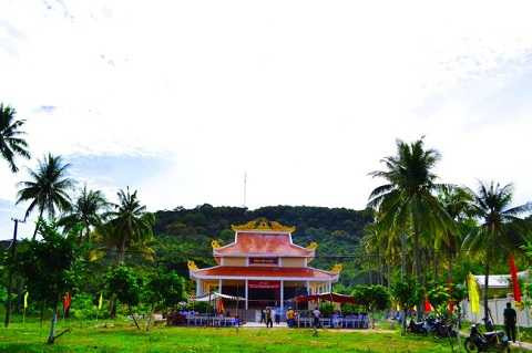 Khu tưởng niệm hơn 500 người dân bị Khmer Đỏ thảm sát trên đảo Thổ Chu Khu tưởng niệm hơn 500 người dân bị Khmer Đỏ thảm sát trên đảo Thổ Chu