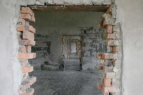 1.400 ô đất nhà ở và hơn 100 ô đất biệt thự của dự án đang trong tình trạng dang dở.