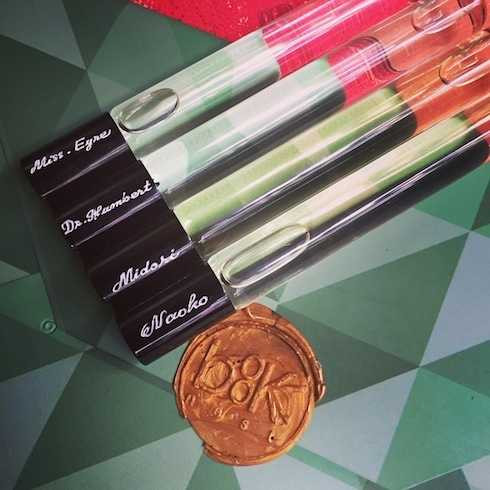 Bộ sưu tập nước hoa ra mắt gồm 4 mùi hương: Mr. Humbert (Lolita); Miss Eyre (Jane Eyre), M. (Midori trong Rừng Na Uy) và Naoko (Rừng Na Uy). 